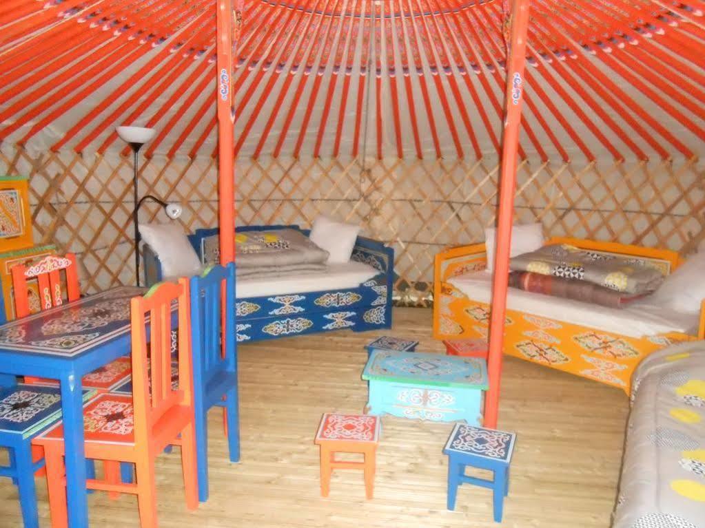 Hôtel Mer Et Yourtes à Henvic Extérieur photo